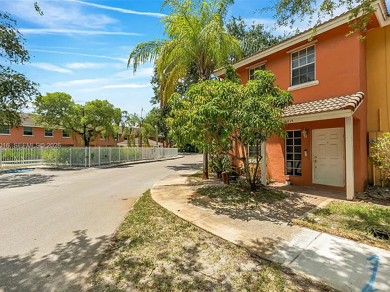 6819 Sienna Club Pl — Photo 2