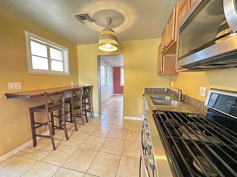 2208 N Rita Ave — Photo 15