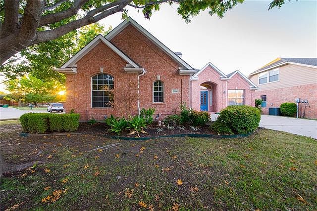 1st image of 2608 La Paloma Ln