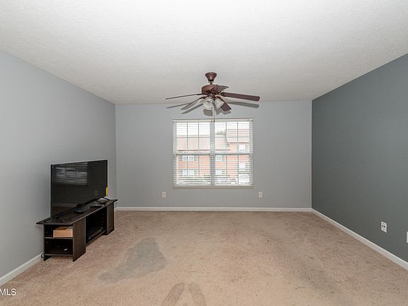 5th image of 1637 Maple View Way #26E