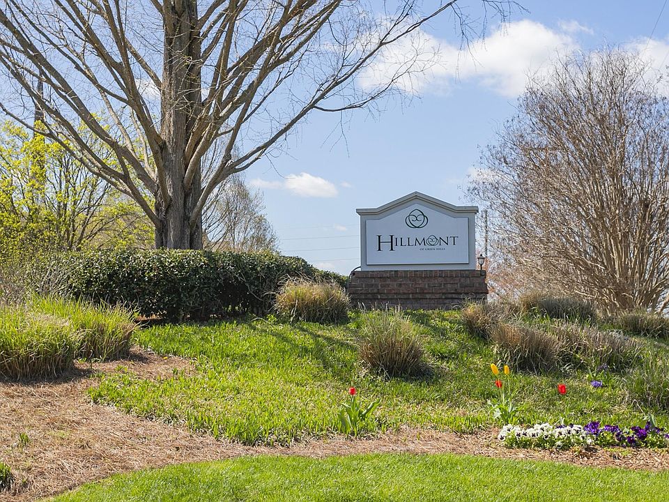 Welcome Home! Amazing location in the heart of Green Hills. close to downtown Nashville down the street from the Mall at Green Hills, Belmont University, Vanderbilt University and hospitals, Music Row. Ground floor unit in gated community. Pool clubhouse