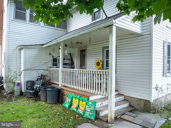 4th image of 213 Market St