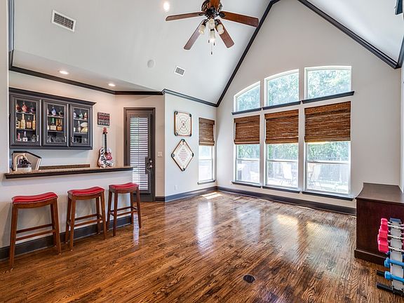 4th image of 14911 Bardwell Ln