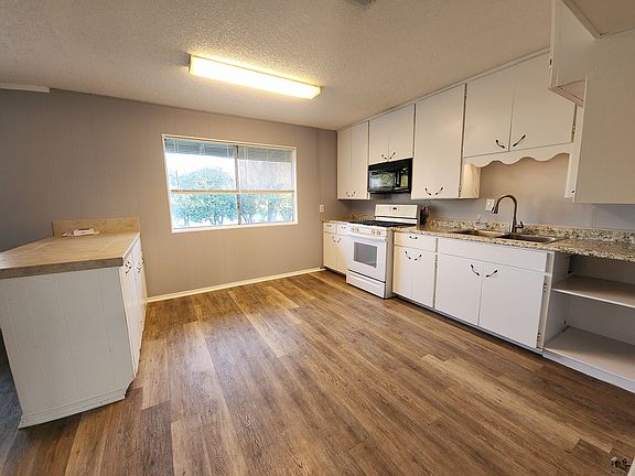 5th image of 22843 Jorgenson Ln W