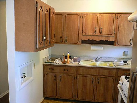 4th image of 1405 Bates Ct