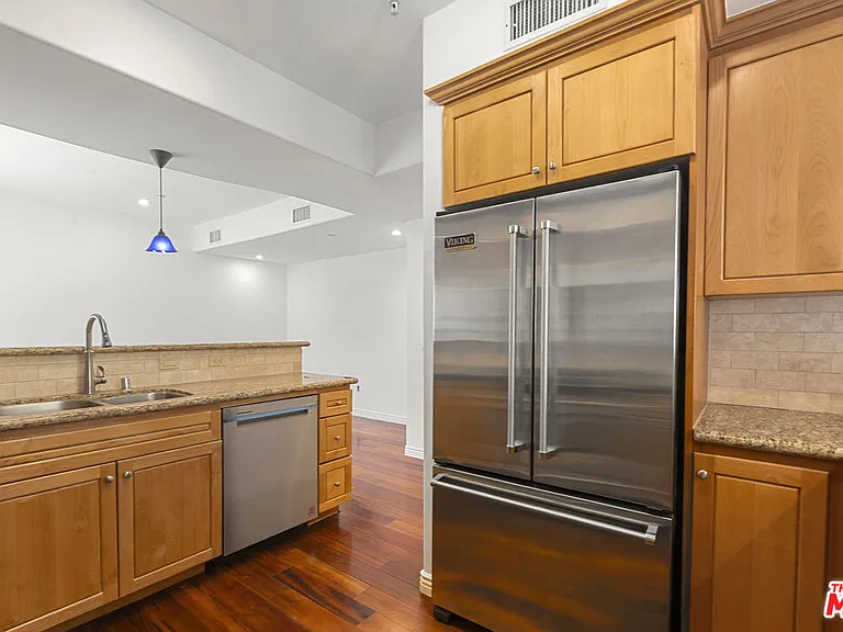744 N Alfred St #104 — Photo 13
