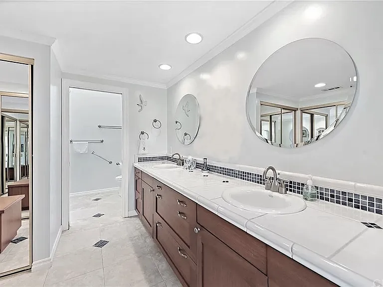 oversized master vanity
