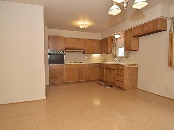 5th image of 6121 Hollister Dr