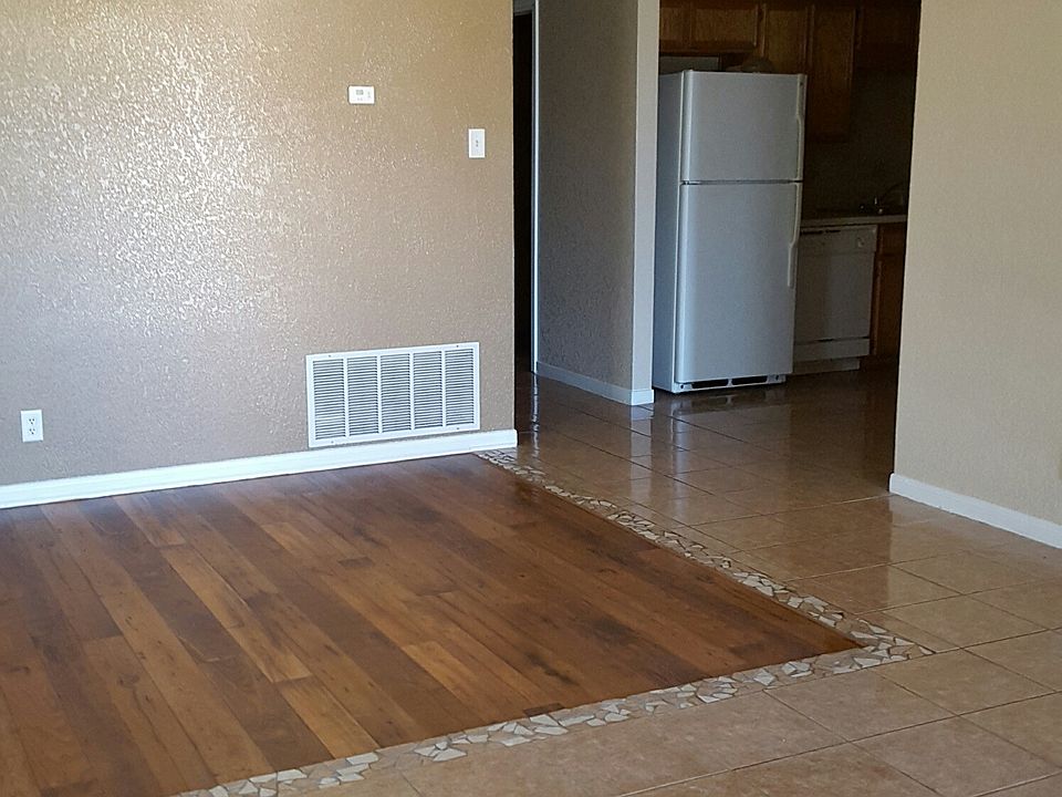 Entry / Dining Area