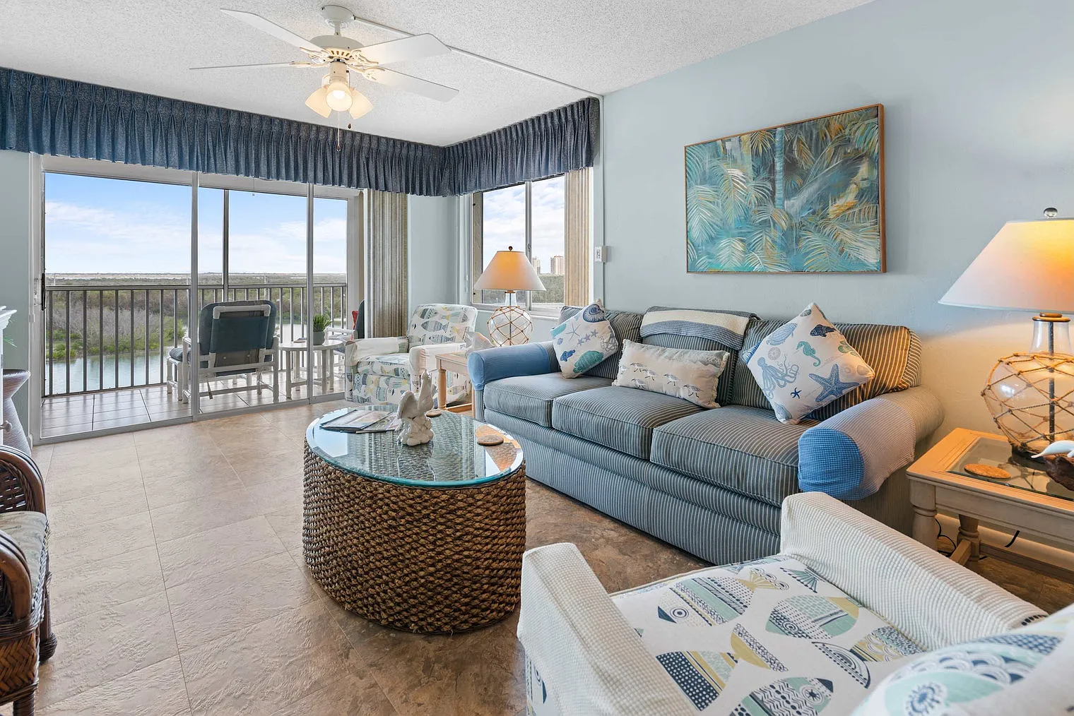2 bed, 2.0 bath, 893 sqft, $7,830 — Photo 1