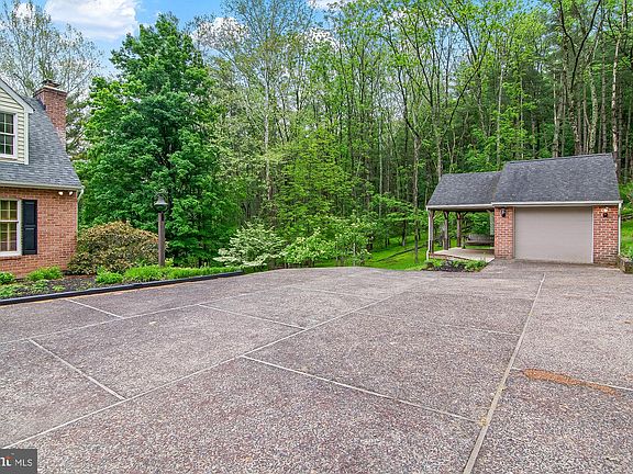 4th image of 4517 Rosemary Way