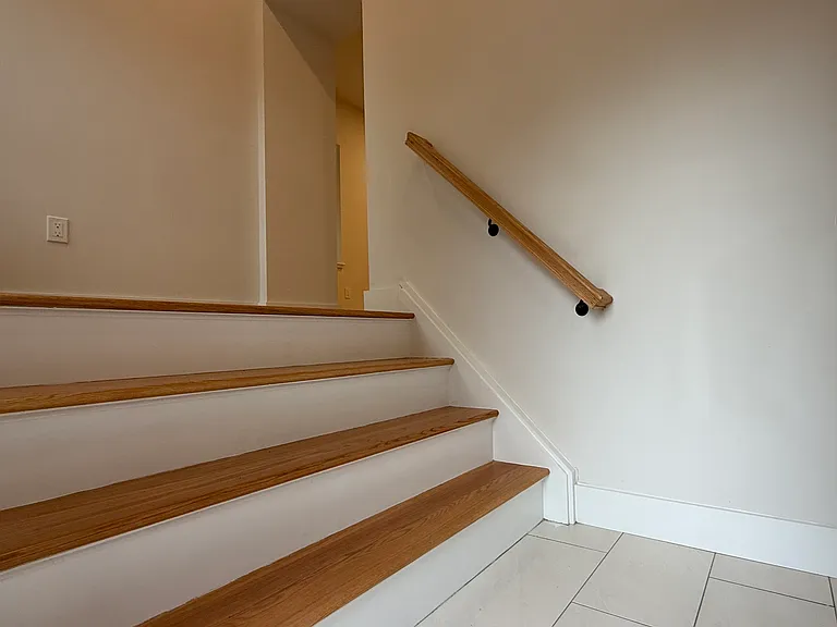 160 Main St #4 — Photo 3