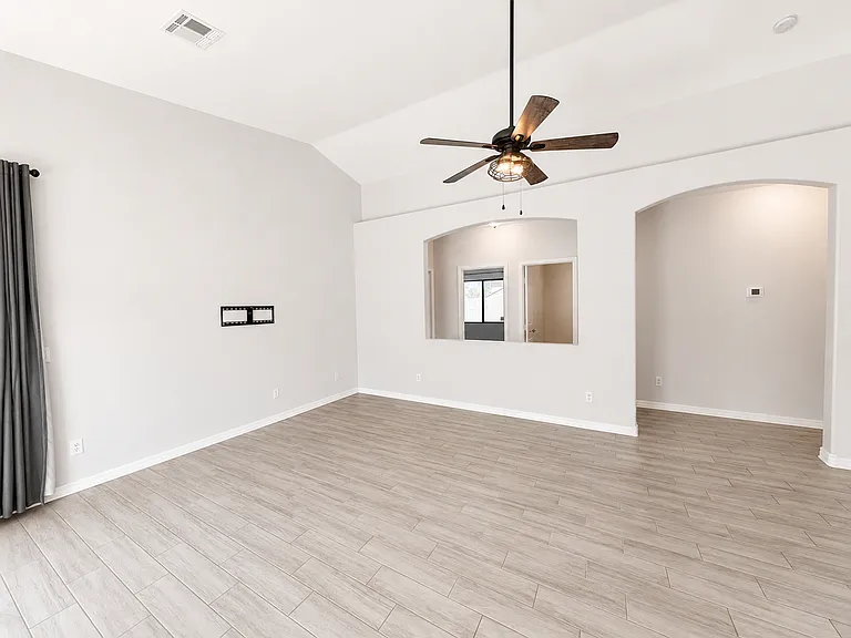 1207 W Carson Rd — Photo 7