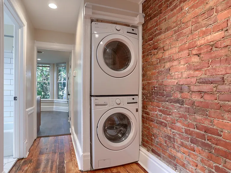1526 Green St #2 — Photo 3