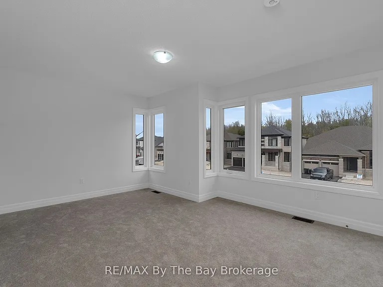48 Del Ray Cres — Photo 11