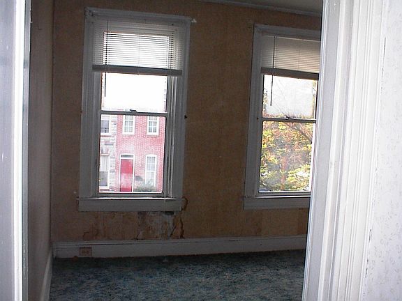Front bedroom (hall view)