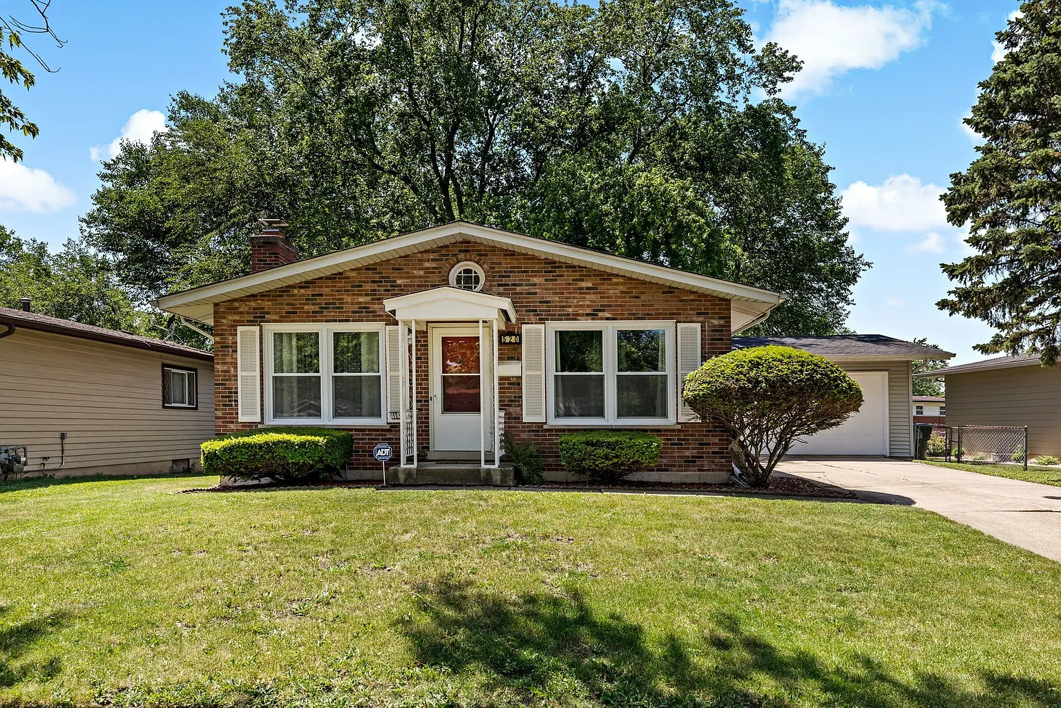 520 N Pleasant Dr photo 1