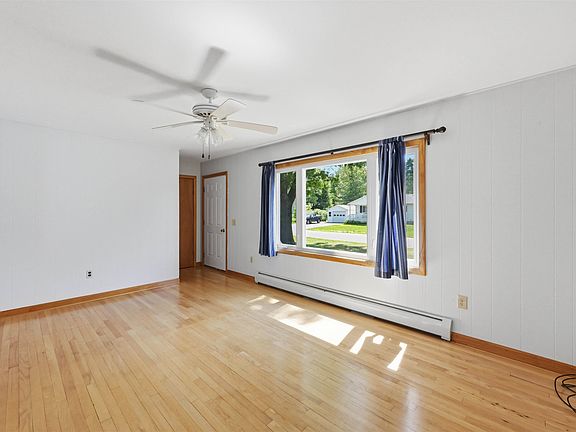 2nd image of 37 Sunset Drive