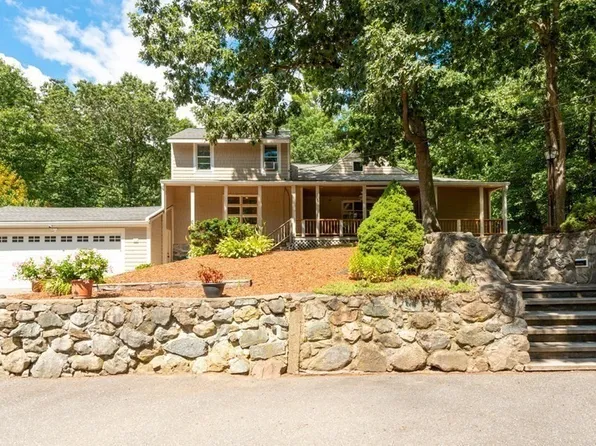 70 School St, Middleton, MA 01949