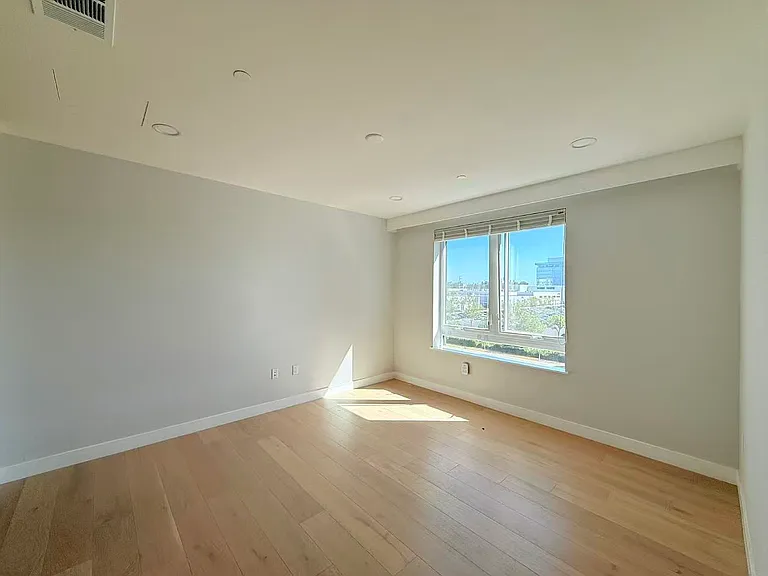 1300 Rivington — Photo 15