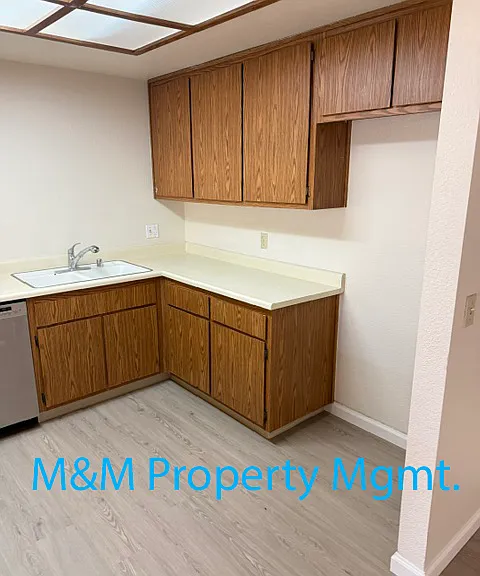 6086 Thornwood Dr — Photo 4