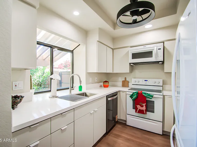 5640 E Bell Rd #1010 — Photo 12
