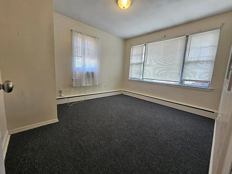 Bedroom 5 (east wing)