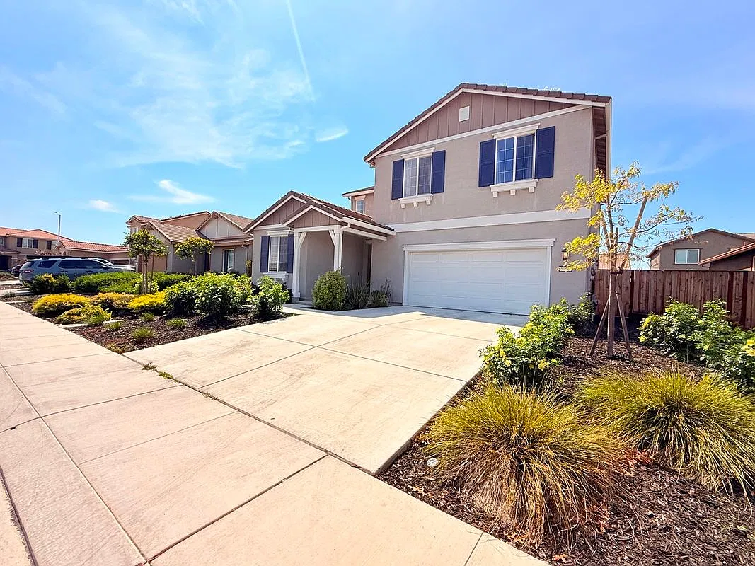 5 bed, 3.0 bath, 2170 sqft, $3,695 — Photo 4