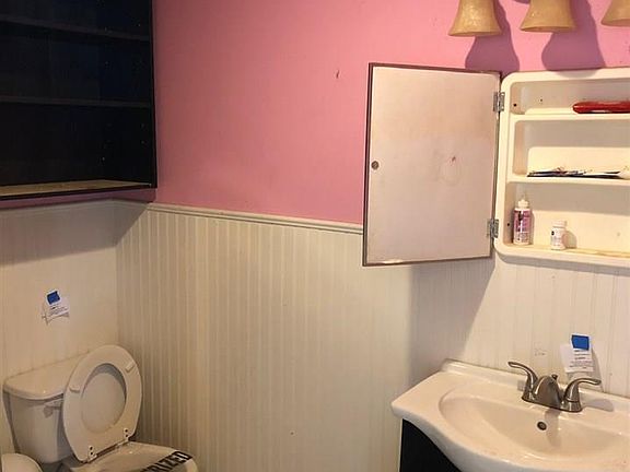 5th image of 515 Harwell St