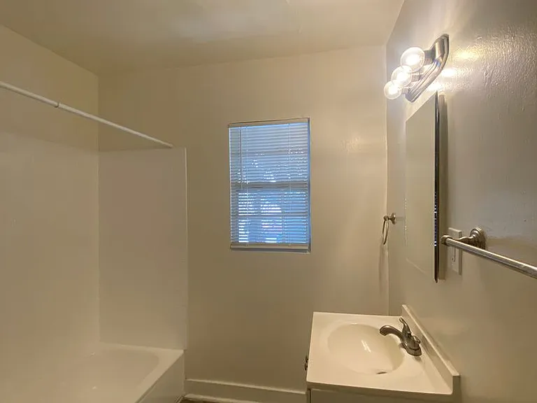 1431 Elm Ave — Photo 12