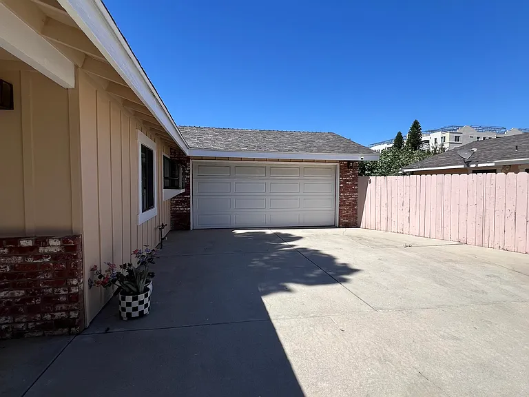 9210 Langdon Ave — Photo 37