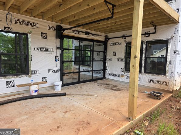 211 Lake Chase Dr N, Griffin, GA 30224