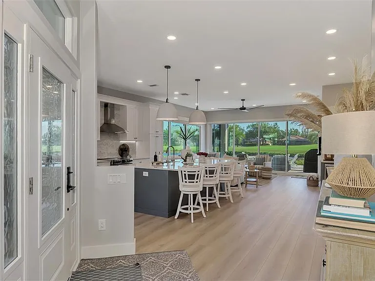 561 Fallbrook Dr — Photo 7