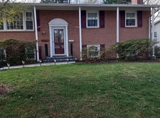 5604 Pier Dr, Rockville, MD 20851
