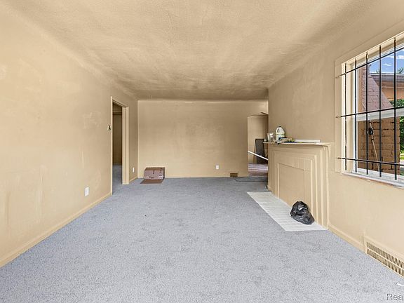 5th image of 10270 Beaconsfield St