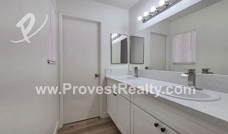 13105 Bennington Dr — Photo 16