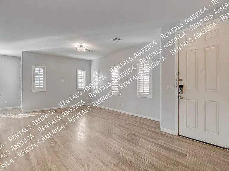 8271 Southern Cross Ave — Photo 2
