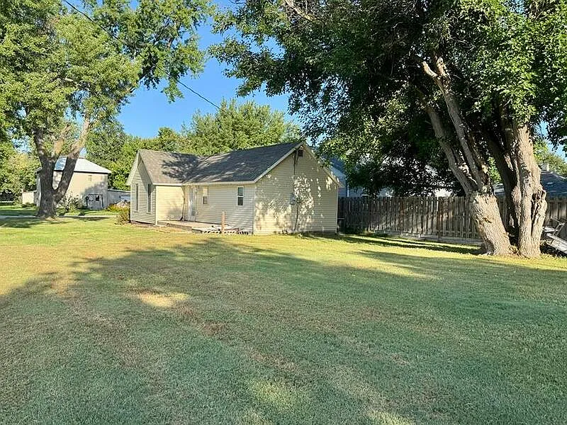 2 bed, 2.0 bath, 933 sqft, $1,400 — Photo 3