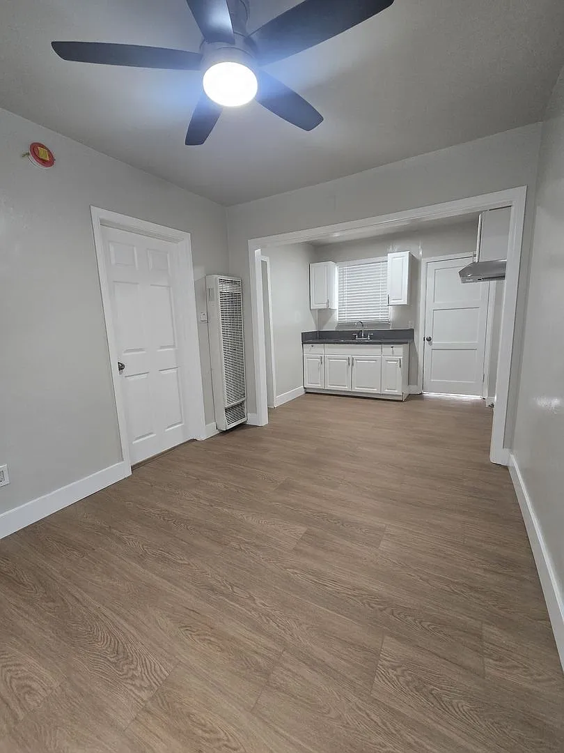 10965 S Figueroa St — Photo 4