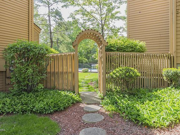 3rd image of 300 Farington Blvd APT 26
