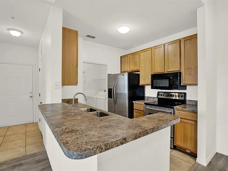 10201 Courtney Palms Blvd #304 — Photo 26