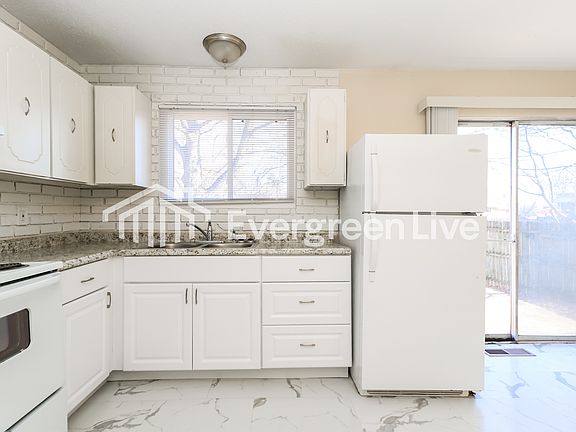 5th image of 3140 Greenway Chase Dr