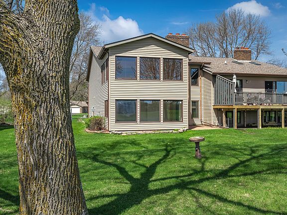 3rd image of 607 Pondhurst Dr