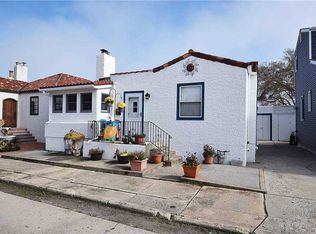 22 Curley St, Long Beach, NY 11561