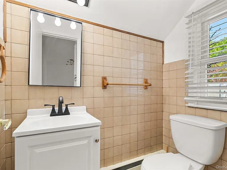 217 Greeley Ave — Photo 12