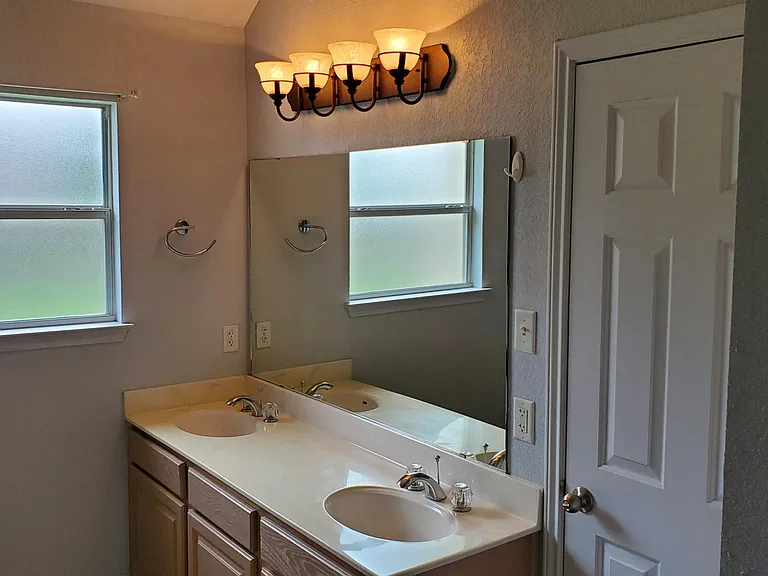 8523 Oak Xing — Photo 15