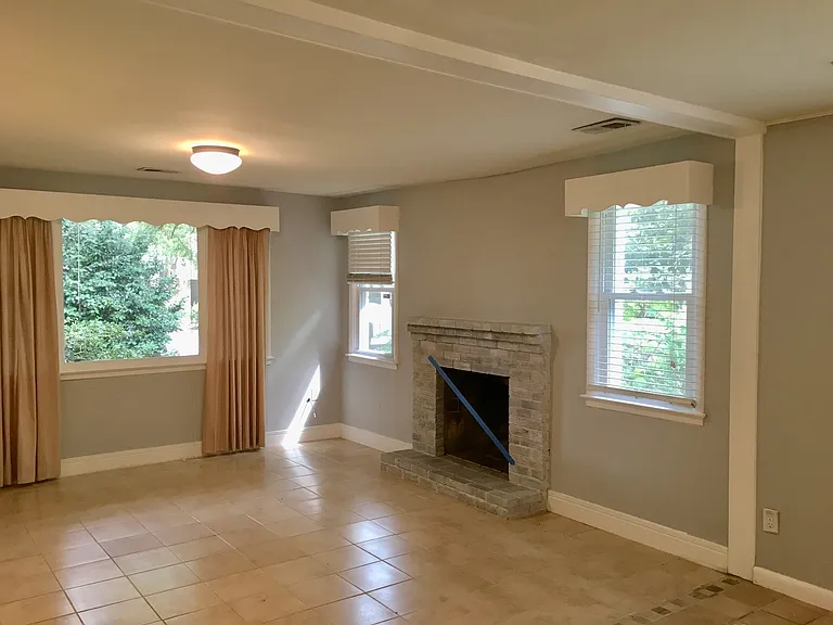 606 N Maple St — Photo 7