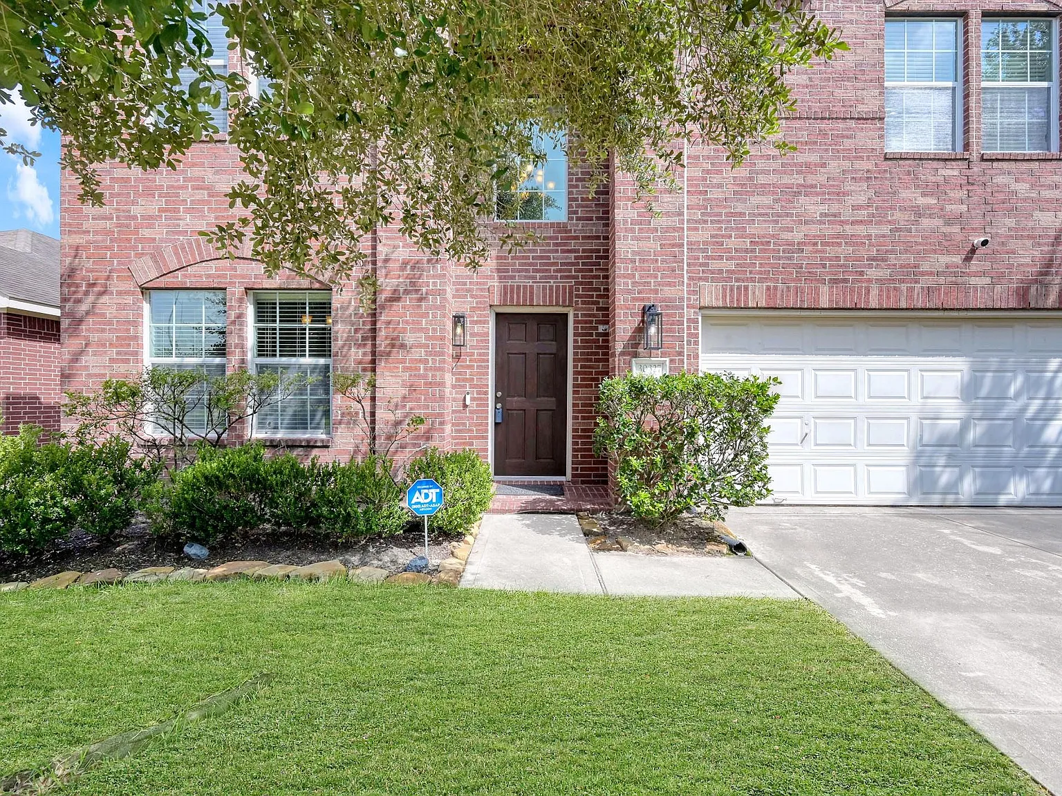 4 bed, 2.5 bath, 2802 sqft, $2,500 — Photo 3