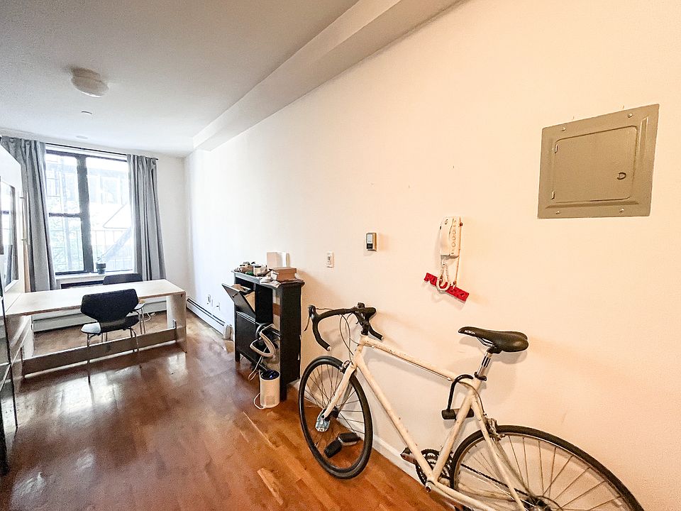 1st image of 186 Orchard St APT 2FS