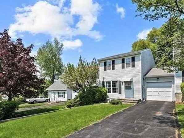 8 LARCH Court, Fishkill, NY 12524